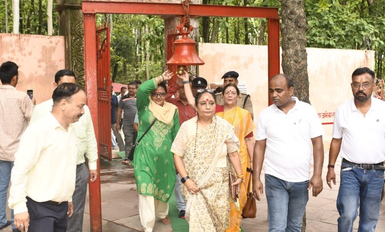 विधानसभा अध्यक्ष ने किया शीतला माता मंदिर मे पूजा अर्चना।