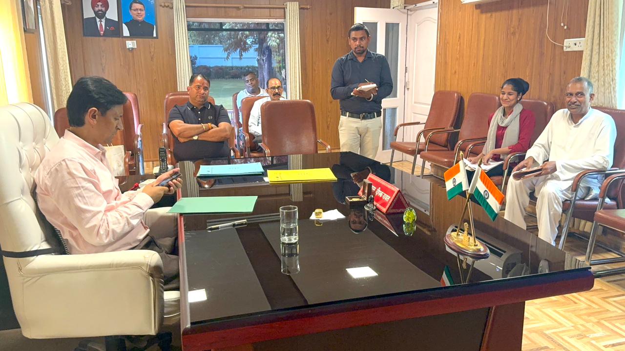 आयुक्त ने सुनीं जनता की समस्याएं,शिकायतकर्ता के 34 लाख बापस करवाए।