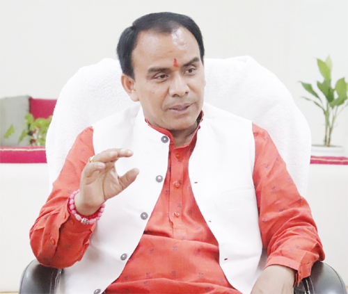 राज्य सरकार ने विभिन्न संकायों में संविदा के माध्यम से लगभग एक दर्जन मेडिकल फैकल्टी की नियुक्ति को मंजूरी दी