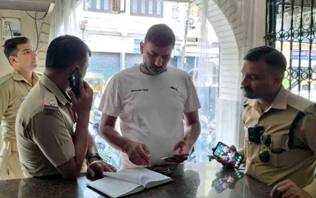 होटल में एक बुजुर्ग का शव मिलने से हड़कंप